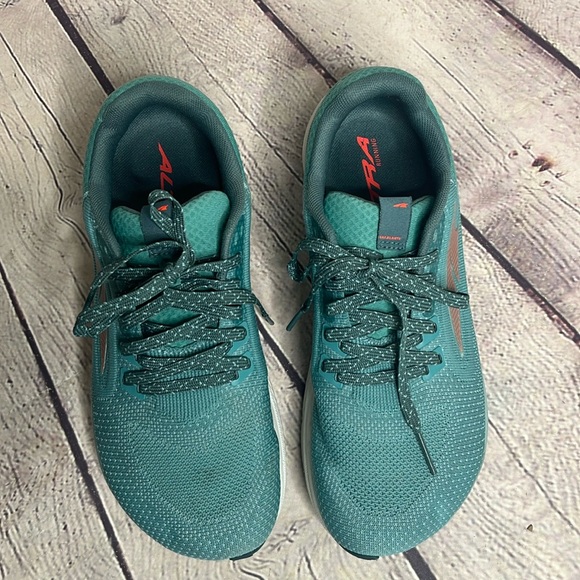 Altra Shoes - Altra Turquoise Athletic Shoes with Coral Highlights